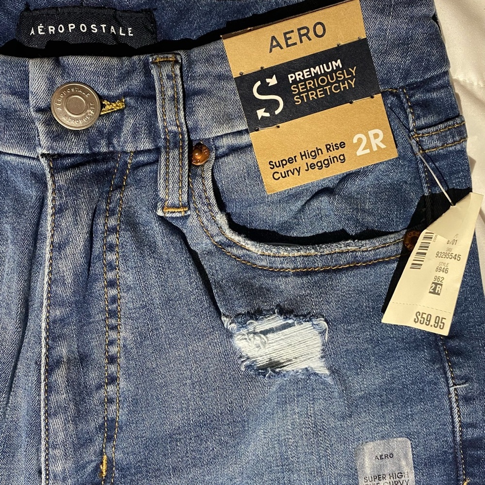 Aeropostal lightly distressed jeans. Size 2R.